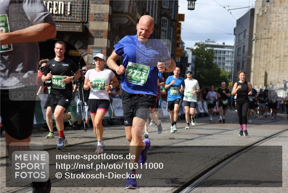 13.09.2026 - 21. swb-Marathon Bremen Strokosch-Dieckow http://msf.ph/oto/10311000 13.09.2026 13:30:38 Ziel 881, 1909, 1938, 2265, 2364, 2900, 3164, 4058, 4763, 5615, 6942, 7184, 7609, 7821, 7932, 7966, 8090, 8105, 8115, 8169, 8314, 8441, 8494, 9015, 9412, 9529, 244, 800, 834, 1533, 1771, 1841, 1926, 1941, 2369, 2985, 4251, 4920, 5600, 5681, 5802, 5822, 5900, 6343, 6523, 7012, 9290, 9507, 9653, 9692, 9699, 9767, 13090 meine-sportfotos.de