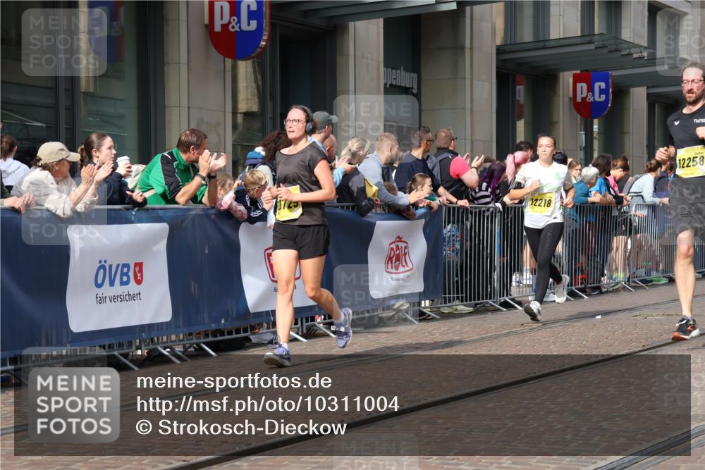 13.09.2026 - 21. swb-Marathon Bremen Strokosch-Dieckow http://msf.ph/oto/10311004 13.09.2026 10:55:15 Ziel 10203, 10243, 10256, 10297, 10379, 10423, 10529, 10550, 10725, 10788, 10809, 10881, 11377, 11414, 11510, 11557, 11748, 11862, 11941, 11975, 11977, 12030, 12125, 12150, 12188, 12218, 12258, 12348, 10555, 10646, 10901, 11001, 11014, 11466, 11620, 11631, 11860, 11889, 11908, 11910, 11976, 12201, 12313, 12549 meine-sportfotos.de