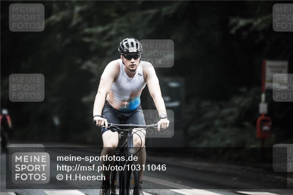 13.09.2026 - Stadtparktriathlon H.Heesch http://msf.ph/oto/10311046 13.09.2026 12:51:39 Radfahren 1073, 1132, 1256, 1277, 1290, 1293 meine-sportfotos.de