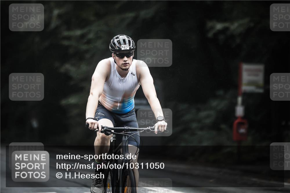 13.09.2026 - Stadtparktriathlon H.Heesch http://msf.ph/oto/10311050 13.09.2026 12:51:39 Radfahren 1073, 1132, 1256, 1277, 1290, 1293 meine-sportfotos.de