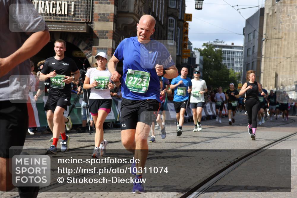 13.09.2026 - 21. swb-Marathon Bremen Strokosch-Dieckow http://msf.ph/oto/10311074 13.09.2026 13:30:38 Ziel 881, 1909, 1938, 2265, 2364, 2900, 3164, 4058, 4763, 5615, 6942, 7184, 7609, 7821, 7932, 7966, 8090, 8105, 8115, 8169, 8314, 8441, 8494, 9015, 9412, 9529, 244, 800, 834, 1533, 1771, 1841, 1926, 1941, 2369, 2985, 4251, 4920, 5600, 5681, 5802, 5822, 5900, 6343, 6523, 7012, 9290, 9507, 9653, 9692, 9699, 9767, 13090 meine-sportfotos.de