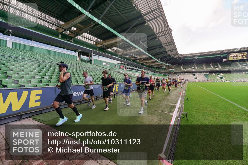 13.09.2026 - 21. swb-Marathon Bremen Michael Burmester http://msf.ph/oto/10311123 13.09.2026 13:09:03 Laufen im Stadion 164, 383, 391, 448, 532, 549, 551, 563, 625, 800, 808, 809, 813, 884, 898, 911, 1025, 1072, 1124, 1150, 1210, 1285, 1289, 1322, 1364, 1395, 1398, 1559, 1688, 1831, 1880, 1899, 2003, 2041, 2208, 2215, 2229, 2232, 2243, 2366, 2380, 2405, 2413, 2429, 2441, 2467, 2471, 2492, 2525, 2565, 2573, 2594, 2611, 2635, 2692, 2727, 2782, 2802, 2823, 2831, 2841, 2866, 2897, 2930, 2931, 2941, 3032, 3316, 3327, 3333, 3398, 3437, 3707, 3769, 3857, 109 meine-sportfotos.de