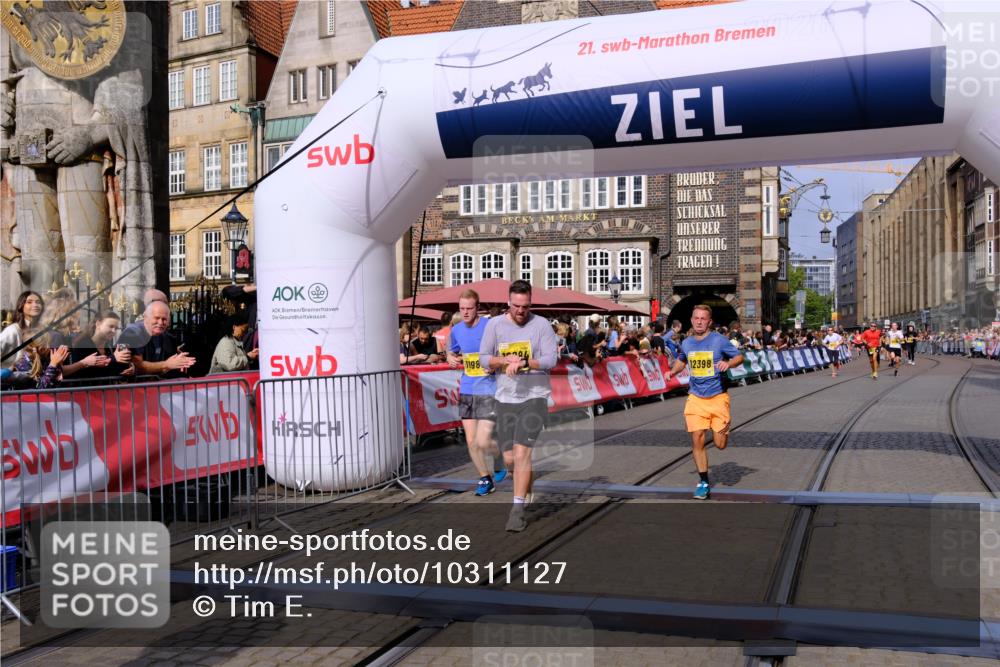 13.09.2026 - 21. swb-Marathon Bremen Tim E. http://msf.ph/oto/10311127 13.09.2026 10:53:22 Ziel 10284, 10304, 10585, 10714, 10863, 11012, 11238, 11282, 11386, 11575, 11766, 12170, 12369, 12398 meine-sportfotos.de