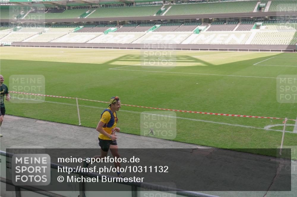 13.09.2026 - 21. swb-Marathon Bremen Michael Burmester http://msf.ph/oto/10311132 13.09.2026 12:46:17 Laufen im Stadion 195, 280, 474, 508, 538, 567, 604, 697, 788, 868, 1017, 1034, 1181, 1241, 1277, 1863, 1937, 2020, 2021, 2084, 2087, 2297, 2538, 2809, 2889, 3092, 3196, 3271, 3424, 3609, 4110, 4157, 4236, 4777, 5024, 5092, 5238, 5283, 5674, 5719, 6053, 6686, 6815, 6918, 7336, 7478, 7814, 7871, 8054, 8096, 8319, 8325, 8331, 8334, 8670, 8701, 8756, 8936, 8983, 9070, 9129, 9273, 9306, 9495, 9544, 9583, 9642, 9813, 13168, 439, 1667 meine-sportfotos.de