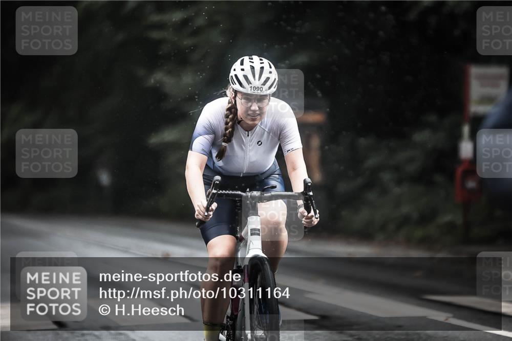13.09.2026 - Stadtparktriathlon H.Heesch http://msf.ph/oto/10311164 13.09.2026 12:51:49 Radfahren 1090, 1132, 1173, 1181, 1256, 1290, 1293 meine-sportfotos.de