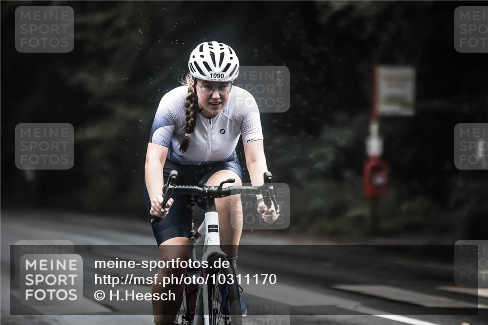 13.09.2026 - Stadtparktriathlon H.Heesch http://msf.ph/oto/10311170 13.09.2026 12:51:49 Radfahren 1090, 1132, 1173, 1181, 1256, 1290, 1293 meine-sportfotos.de
