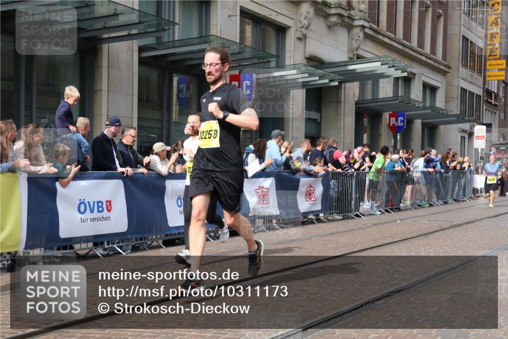 13.09.2026 - 21. swb-Marathon Bremen Strokosch-Dieckow http://msf.ph/oto/10311173 13.09.2026 10:55:17 Ziel 10203, 10243, 10256, 10297, 10379, 10423, 10529, 10550, 10725, 10788, 10809, 10881, 10952, 11377, 11414, 11510, 11557, 11748, 11862, 11941, 11975, 11977, 12030, 12108, 12125, 12150, 12188, 12218, 12258, 12348, 10555, 10646, 11001, 11014, 11466, 11620, 11631, 11860, 11908, 11910, 11976, 12201, 12218, 12549 meine-sportfotos.de