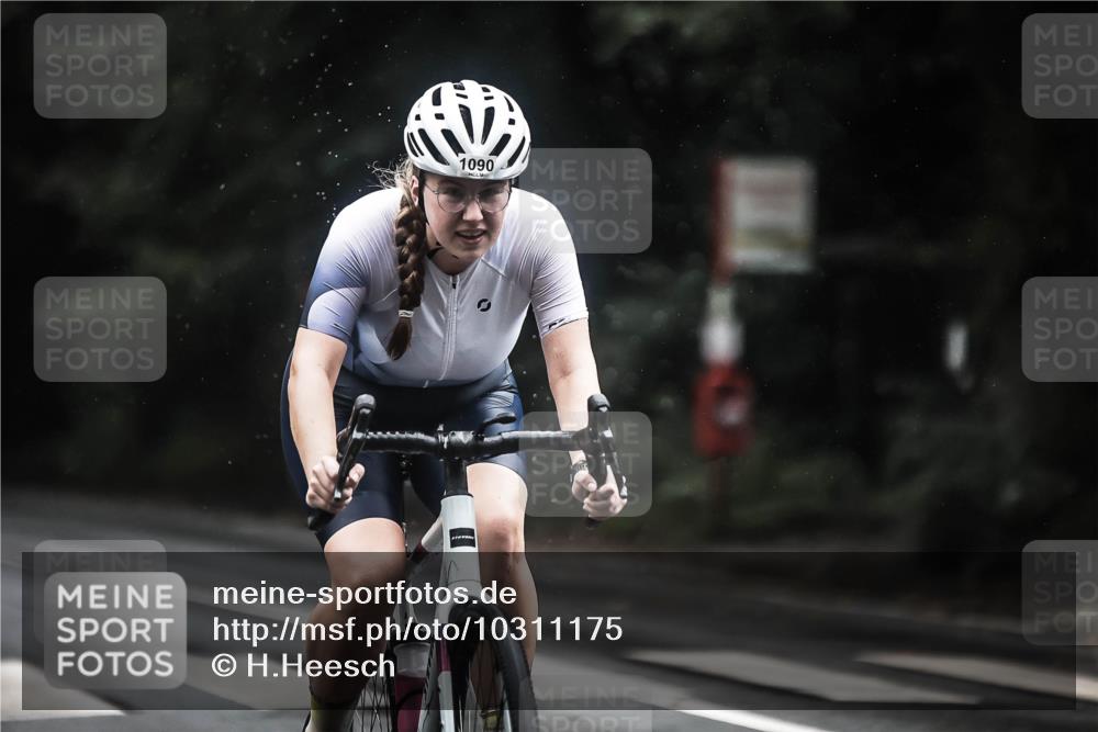 13.09.2026 - Stadtparktriathlon H.Heesch http://msf.ph/oto/10311175 13.09.2026 12:51:49 Radfahren 1090, 1132, 1173, 1181, 1256, 1290, 1293 meine-sportfotos.de