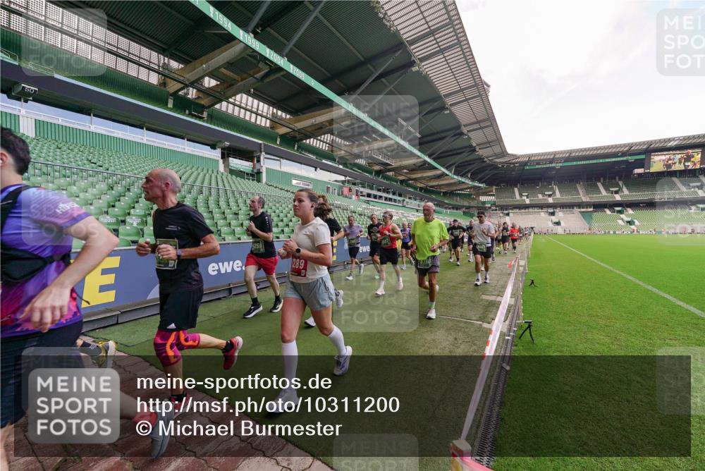 13.09.2026 - 21. swb-Marathon Bremen Michael Burmester http://msf.ph/oto/10311200 13.09.2026 13:09:10 Laufen im Stadion 164, 383, 391, 448, 532, 549, 551, 563, 625, 800, 808, 813, 869, 884, 898, 911, 1025, 1072, 1124, 1150, 1180, 1285, 1289, 1395, 1398, 1559, 1688, 1831, 1880, 1899, 2003, 2041, 2208, 2215, 2229, 2232, 2243, 2366, 2380, 2413, 2429, 2441, 2467, 2471, 2525, 2573, 2594, 2611, 2635, 2692, 2717, 2727, 2782, 2802, 2823, 2831, 2841, 2866, 2897, 2930, 2931, 2941, 3032, 3086, 3291, 3316, 3327, 3333, 3398, 3437, 3707, 3769, 3857, 109 meine-sportfotos.de