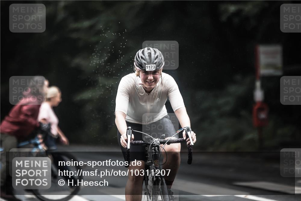 13.09.2026 - Stadtparktriathlon H.Heesch http://msf.ph/oto/10311207 13.09.2026 12:51:53 Radfahren 1090, 1173, 1181, 1188 meine-sportfotos.de