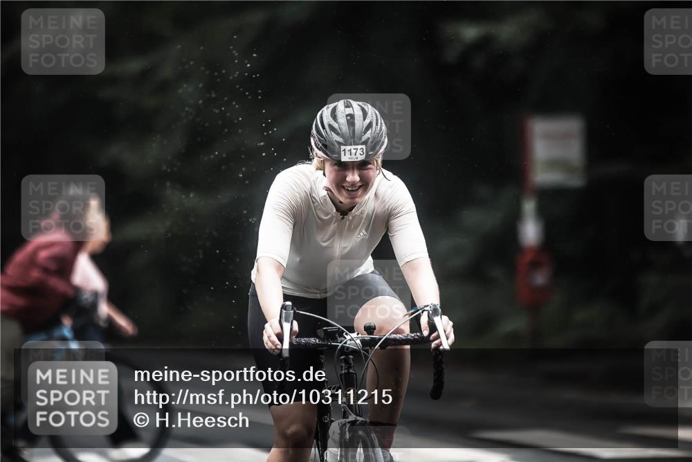 13.09.2026 - Stadtparktriathlon H.Heesch http://msf.ph/oto/10311215 13.09.2026 12:51:53 Radfahren 1090, 1173, 1181, 1188 meine-sportfotos.de