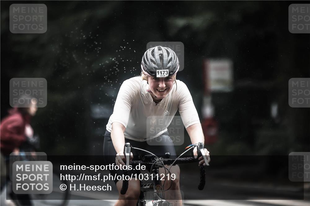 13.09.2026 - Stadtparktriathlon H.Heesch http://msf.ph/oto/10311219 13.09.2026 12:51:53 Radfahren 1090, 1173, 1181, 1188 meine-sportfotos.de