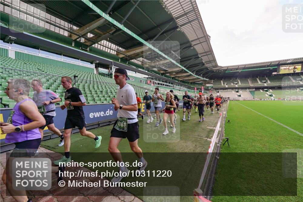13.09.2026 - 21. swb-Marathon Bremen Michael Burmester http://msf.ph/oto/10311220 13.09.2026 13:09:12 Laufen im Stadion 164, 383, 391, 448, 532, 549, 551, 563, 625, 800, 808, 813, 869, 884, 898, 911, 1025, 1072, 1124, 1150, 1180, 1285, 1289, 1395, 1398, 1559, 1688, 1831, 1880, 1899, 2003, 2041, 2208, 2215, 2229, 2232, 2243, 2366, 2380, 2413, 2429, 2441, 2467, 2471, 2525, 2573, 2594, 2611, 2635, 2692, 2717, 2727, 2782, 2802, 2823, 2831, 2841, 2866, 2897, 2920, 2930, 2931, 2941, 3032, 3063, 3086, 3291, 3316, 3327, 3333, 3398, 3437, 3707, 3769, 3857, 109 meine-sportfotos.de