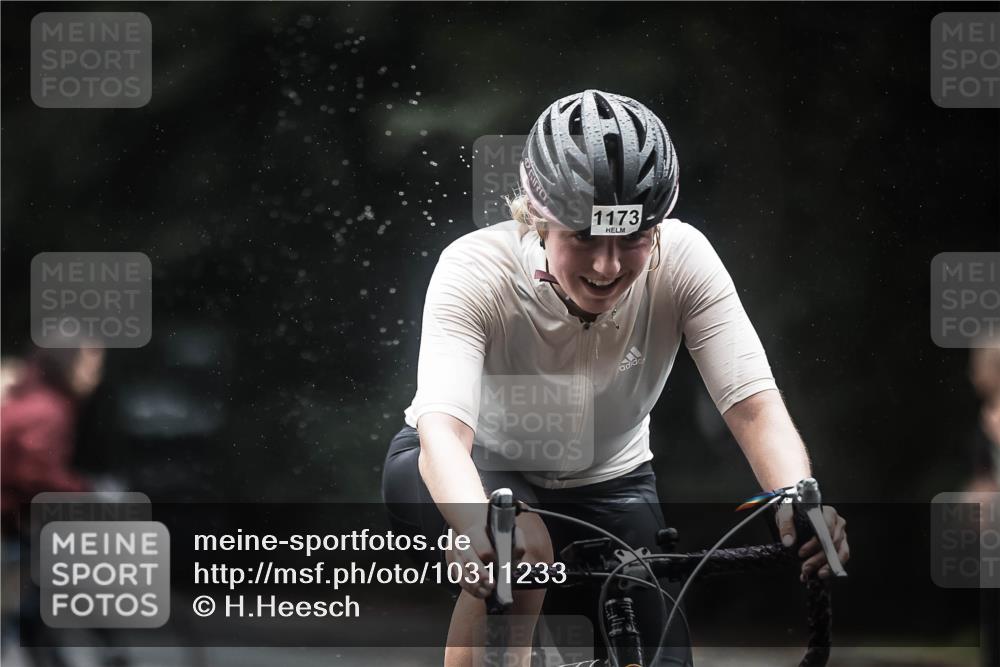 13.09.2026 - Stadtparktriathlon H.Heesch http://msf.ph/oto/10311233 13.09.2026 12:51:54 Radfahren 1090, 1173, 1188 meine-sportfotos.de