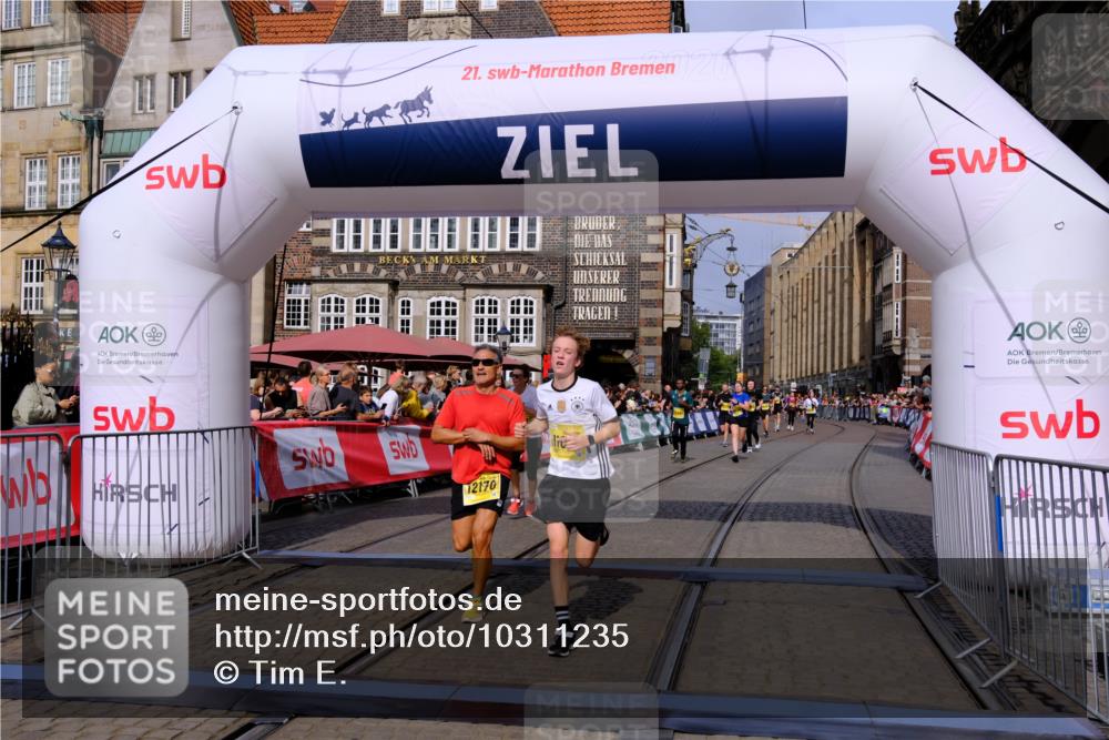 13.09.2026 - 21. swb-Marathon Bremen Tim E. http://msf.ph/oto/10311235 13.09.2026 10:53:28 Ziel 10284, 10448, 10585, 10714, 11012, 11238, 11282, 11575, 12040, 12170, 12275, 12369, 12398, 12461 meine-sportfotos.de