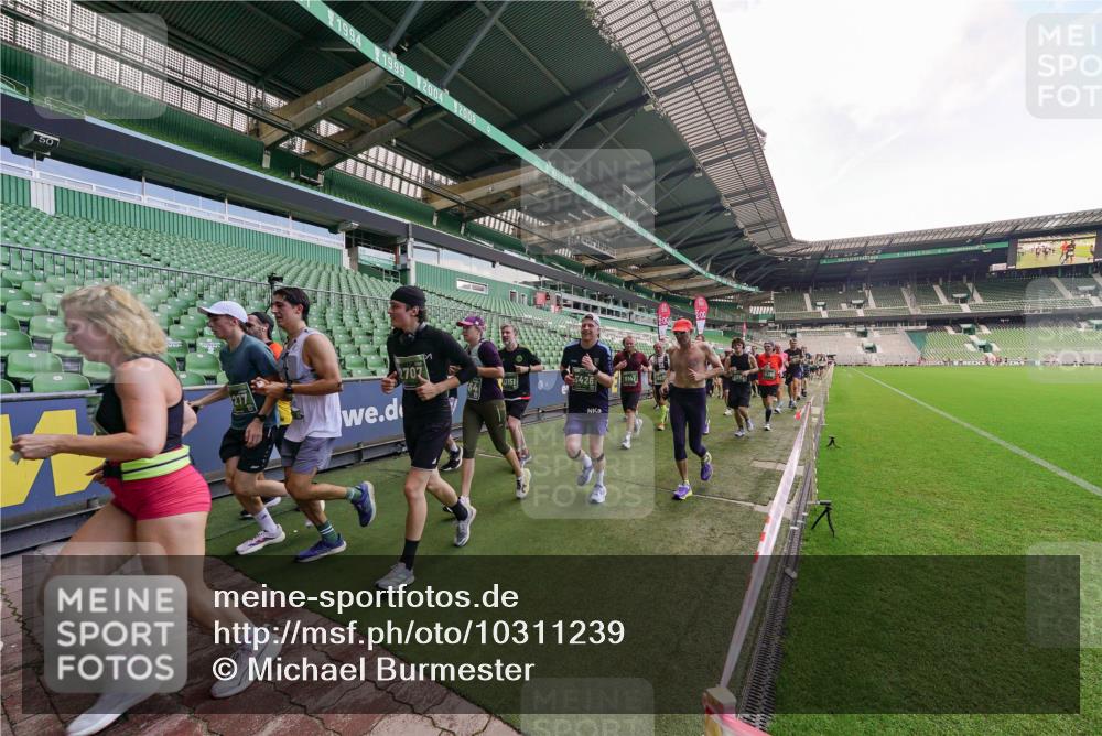 13.09.2026 - 21. swb-Marathon Bremen Michael Burmester http://msf.ph/oto/10311239 13.09.2026 13:09:13 Laufen im Stadion 164, 383, 391, 448, 532, 549, 551, 563, 625, 800, 808, 813, 869, 884, 898, 1025, 1072, 1124, 1150, 1180, 1285, 1289, 1395, 1398, 1559, 1688, 1831, 1880, 1899, 2003, 2041, 2208, 2215, 2229, 2232, 2243, 2366, 2380, 2413, 2429, 2441, 2467, 2471, 2525, 2573, 2594, 2611, 2635, 2692, 2714, 2717, 2727, 2782, 2802, 2823, 2841, 2866, 2897, 2920, 2930, 2931, 2941, 3032, 3063, 3086, 3291, 3316, 3327, 3333, 3398, 3437, 3707, 3769, 3857, 109 meine-sportfotos.de