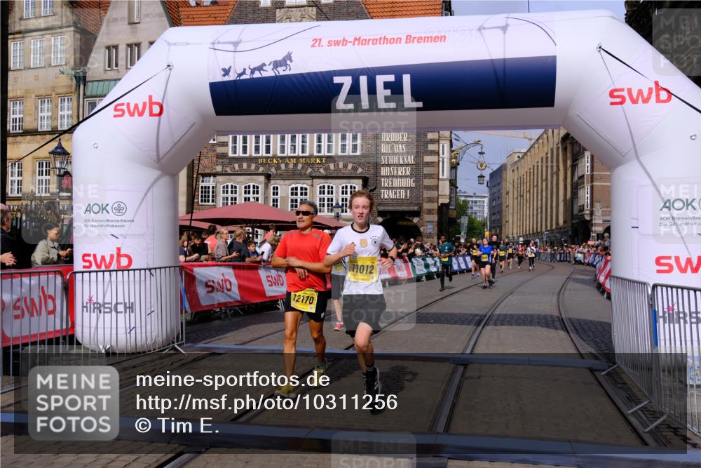 13.09.2026 - 21. swb-Marathon Bremen Tim E. http://msf.ph/oto/10311256 13.09.2026 10:53:29 Ziel 10284, 10448, 10585, 10714, 10780, 11012, 11282, 11575, 12040, 12170, 12275, 12369, 12398, 12461 meine-sportfotos.de