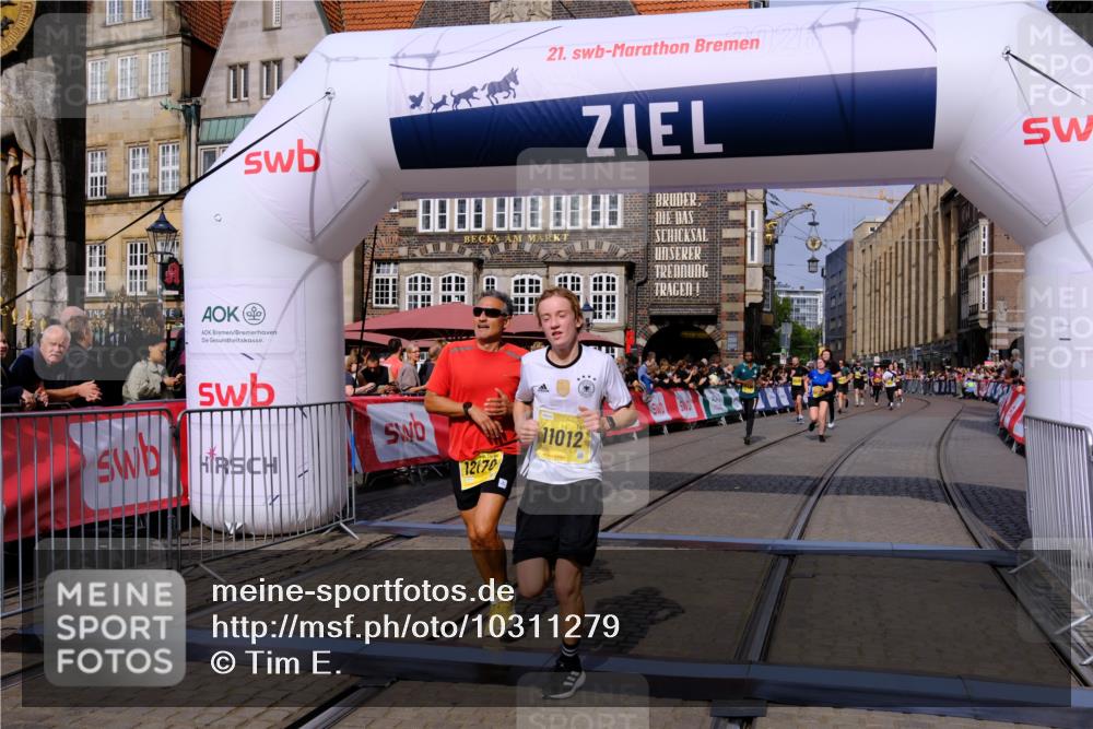 13.09.2026 - 21. swb-Marathon Bremen Tim E. http://msf.ph/oto/10311279 13.09.2026 10:53:29 Ziel 10284, 10448, 10585, 10714, 10780, 11012, 11282, 11575, 12040, 12170, 12275, 12369, 12398, 12461 meine-sportfotos.de