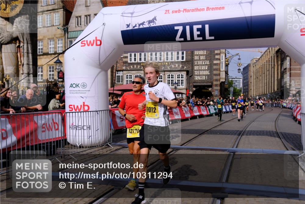13.09.2026 - 21. swb-Marathon Bremen Tim E. http://msf.ph/oto/10311294 13.09.2026 10:53:29 Ziel 10284, 10448, 10585, 10714, 10780, 11012, 11282, 11575, 12040, 12170, 12275, 12369, 12398, 12461 meine-sportfotos.de