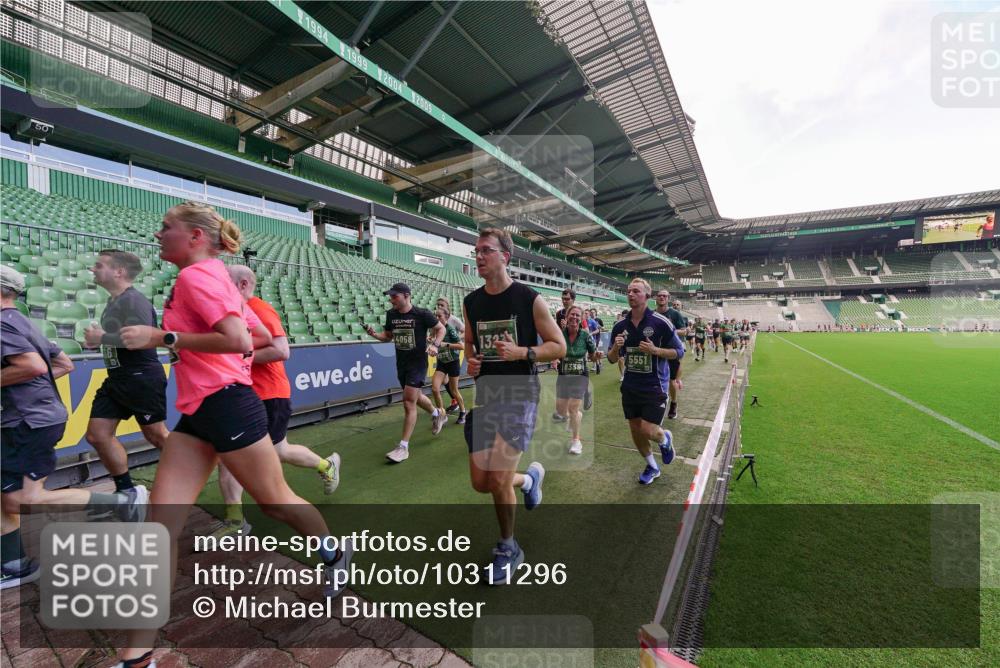 13.09.2026 - 21. swb-Marathon Bremen Michael Burmester http://msf.ph/oto/10311296 13.09.2026 13:09:17 Laufen im Stadion 164, 383, 391, 448, 532, 549, 551, 563, 625, 800, 808, 813, 869, 884, 898, 1025, 1072, 1124, 1150, 1180, 1285, 1289, 1395, 1398, 1559, 1688, 1831, 1880, 1899, 2041, 2208, 2215, 2229, 2232, 2243, 2366, 2380, 2413, 2429, 2441, 2467, 2471, 2525, 2573, 2594, 2611, 2635, 2692, 2714, 2717, 2727, 2782, 2785, 2823, 2841, 2866, 2897, 2920, 2930, 2931, 2941, 3032, 3063, 3086, 3291, 3316, 3327, 3333, 3398, 3437, 3707, 3769, 3857, 109 meine-sportfotos.de