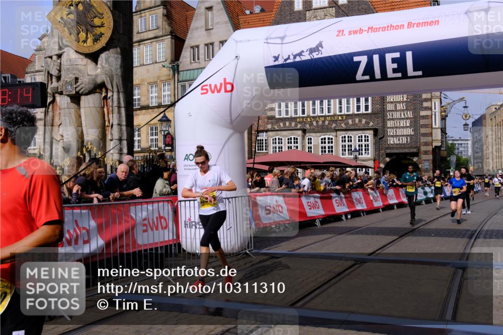 13.09.2026 - 21. swb-Marathon Bremen Tim E. http://msf.ph/oto/10311310 13.09.2026 10:53:30 Ziel 10284, 10448, 10585, 10714, 10757, 10780, 11012, 11282, 11575, 12040, 12170, 12275, 12369, 12398, 12461 meine-sportfotos.de