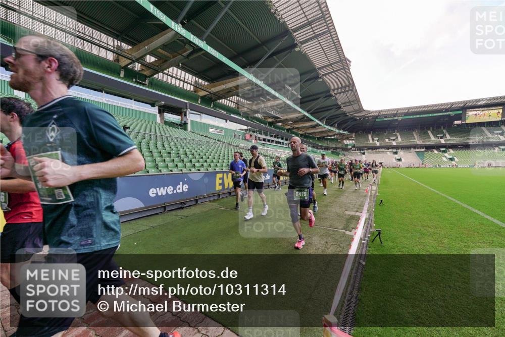 13.09.2026 - 21. swb-Marathon Bremen Michael Burmester http://msf.ph/oto/10311314 13.09.2026 13:09:19 Laufen im Stadion 164, 383, 391, 448, 532, 549, 551, 563, 625, 813, 869, 884, 898, 1025, 1072, 1124, 1150, 1180, 1285, 1289, 1398, 1559, 1688, 1880, 1899, 2041, 2208, 2215, 2229, 2232, 2243, 2366, 2380, 2413, 2429, 2441, 2467, 2471, 2525, 2530, 2573, 2594, 2611, 2635, 2692, 2714, 2717, 2727, 2782, 2785, 2823, 2841, 2866, 2897, 2920, 2930, 2931, 2941, 3032, 3063, 3086, 3291, 3316, 3327, 3333, 3398, 3437, 3707, 3769, 3857, 109 meine-sportfotos.de