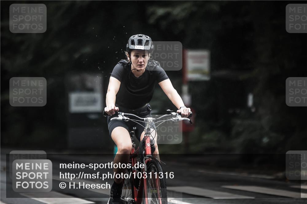 13.09.2026 - Stadtparktriathlon H.Heesch http://msf.ph/oto/10311316 13.09.2026 12:52:03 Radfahren 1079, 1119, 1188, 1252, 1287 meine-sportfotos.de