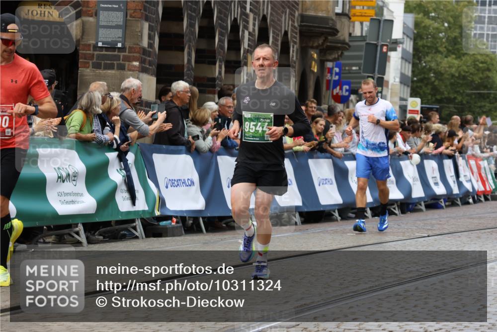 13.09.2026 - 21. swb-Marathon Bremen Strokosch-Dieckow http://msf.ph/oto/10311324 13.09.2026 13:04:03 Ziel 1090, 1587, 2889, 3092, 5024, 5143, 5719, 6973, 8096, 3424, 4110, 6815, 9544, 9813 meine-sportfotos.de