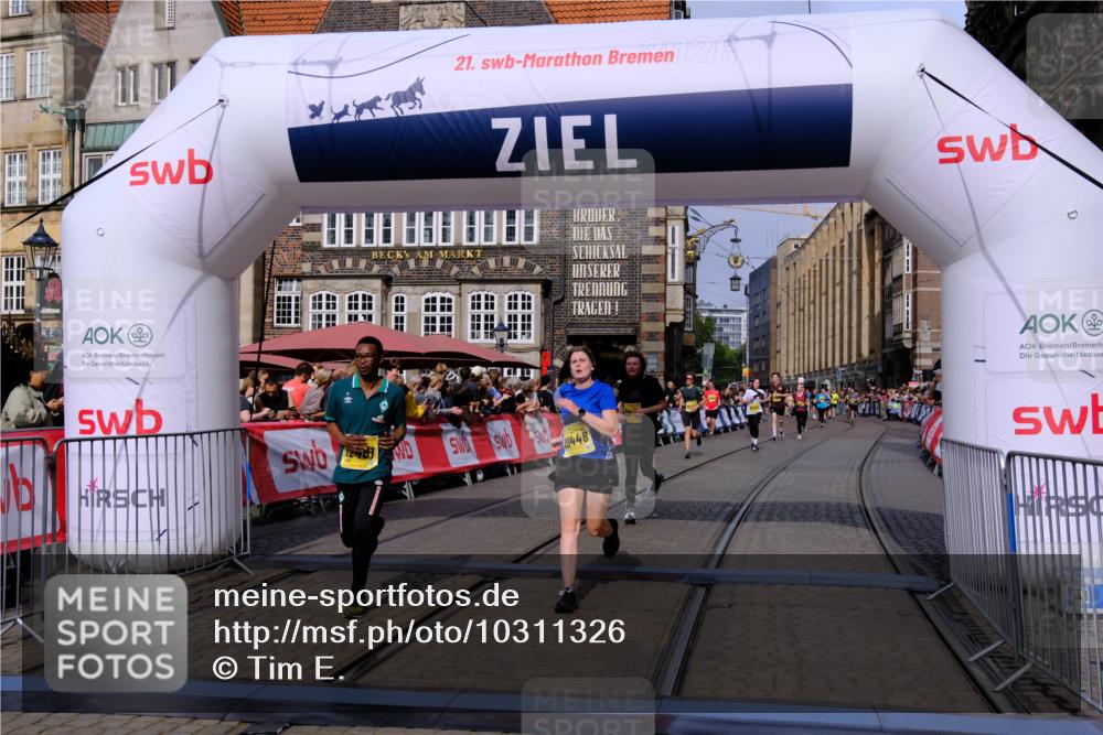 13.09.2026 - 21. swb-Marathon Bremen Tim E. http://msf.ph/oto/10311326 13.09.2026 10:53:33 Ziel 10284, 10448, 10585, 10757, 10780, 11012, 11168, 11379, 12040, 12170, 12275, 12398, 12461 meine-sportfotos.de