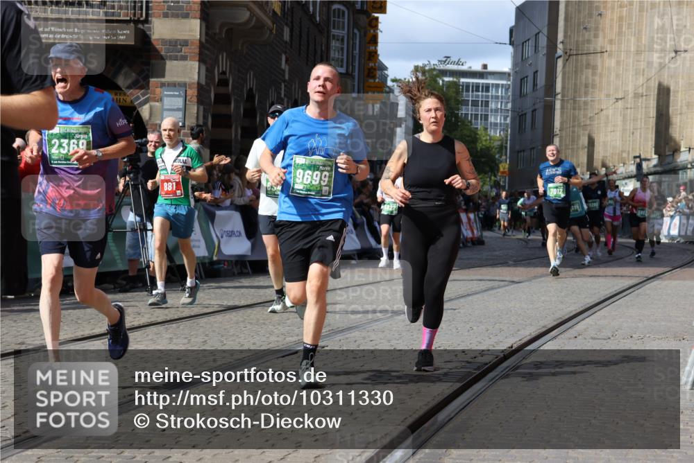 13.09.2026 - 21. swb-Marathon Bremen Strokosch-Dieckow http://msf.ph/oto/10311330 13.09.2026 13:30:40 Ziel 881, 1909, 1938, 2265, 2364, 2900, 3163, 3164, 4058, 4763, 5615, 7184, 7821, 7966, 8090, 8105, 8116, 8117, 8169, 8314, 8441, 8494, 8762, 8878, 9015, 9108, 9412, 9529, 244, 800, 834, 1533, 1771, 1841, 1926, 1941, 2985, 4251, 4920, 5600, 5681, 5802, 5822, 5900, 6343, 7012, 8616, 9290, 9507, 9653, 9767, 13090, 13215 meine-sportfotos.de