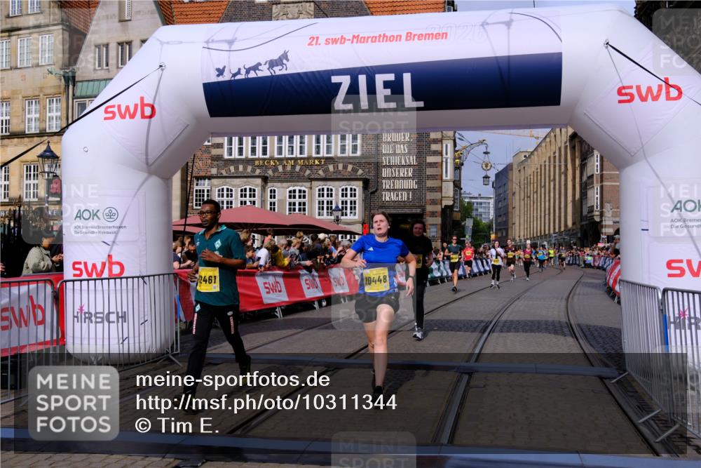 13.09.2026 - 21. swb-Marathon Bremen Tim E. http://msf.ph/oto/10311344 13.09.2026 10:53:33 Ziel 10284, 10448, 10585, 10757, 10780, 11012, 11168, 11379, 12040, 12170, 12275, 12398, 12461 meine-sportfotos.de