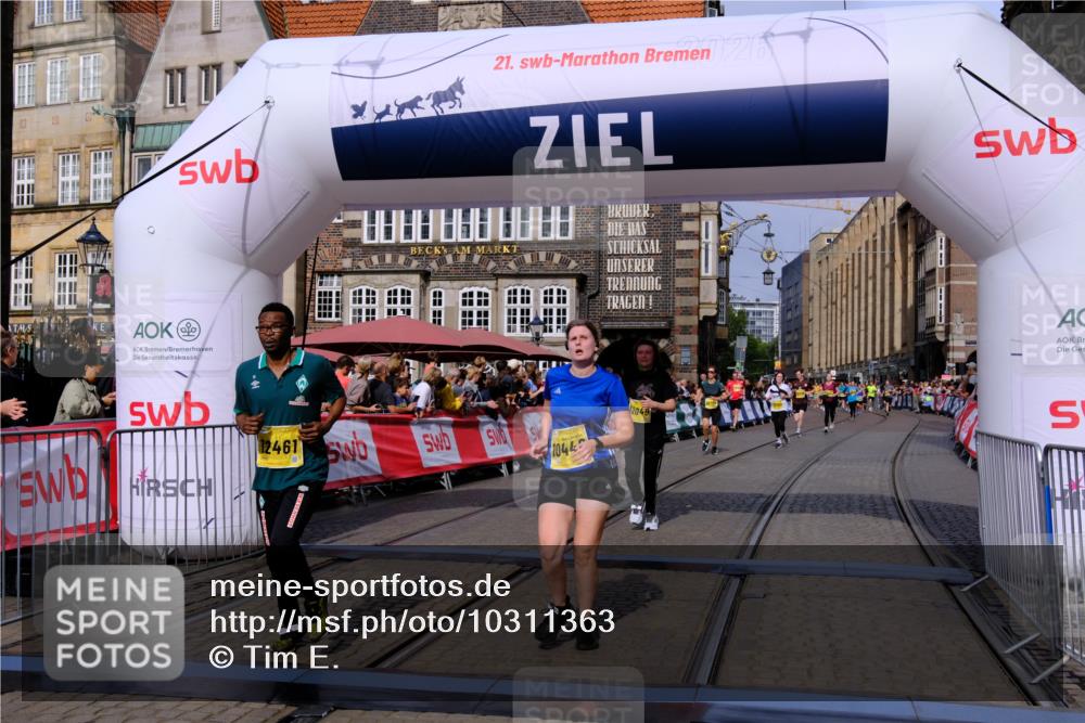 13.09.2026 - 21. swb-Marathon Bremen Tim E. http://msf.ph/oto/10311363 13.09.2026 10:53:33 Ziel 10284, 10448, 10585, 10757, 10780, 11012, 11168, 11379, 12040, 12170, 12275, 12398, 12461 meine-sportfotos.de