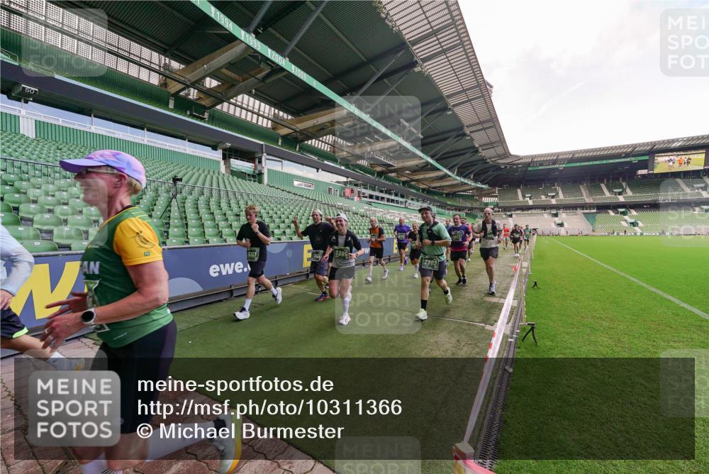 13.09.2026 - 21. swb-Marathon Bremen Michael Burmester http://msf.ph/oto/10311366 13.09.2026 13:09:24 Laufen im Stadion 164, 383, 391, 448, 532, 549, 551, 563, 625, 813, 869, 884, 898, 1025, 1072, 1124, 1150, 1180, 1285, 1289, 1398, 1559, 1688, 1867, 1880, 1899, 2041, 2208, 2215, 2229, 2232, 2243, 2366, 2380, 2413, 2429, 2441, 2467, 2471, 2525, 2530, 2553, 2573, 2594, 2611, 2635, 2692, 2714, 2717, 2727, 2782, 2785, 2823, 2841, 2897, 2920, 2930, 2931, 2941, 3032, 3063, 3086, 3291, 3316, 3327, 3333, 3398, 3437, 3707, 3769, 3857, 109 meine-sportfotos.de