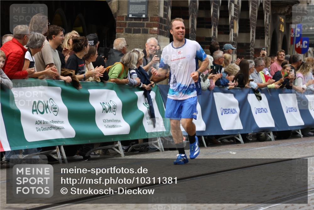 13.09.2026 - 21. swb-Marathon Bremen Strokosch-Dieckow http://msf.ph/oto/10311381 13.09.2026 13:04:06 Ziel 1090, 1587, 2889, 3500, 5024, 5143, 5719, 6973, 8096, 9642, 650, 3284, 3424, 4110, 4239, 6815, 9813 meine-sportfotos.de