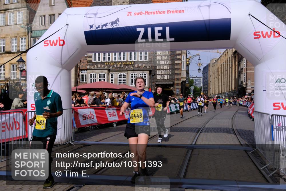 13.09.2026 - 21. swb-Marathon Bremen Tim E. http://msf.ph/oto/10311393 13.09.2026 10:53:34 Ziel 10284, 10448, 10585, 10757, 10780, 10821, 11012, 11168, 11379, 12040, 12170, 12275, 12398, 12461 meine-sportfotos.de