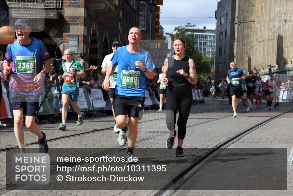 13.09.2026 - 21. swb-Marathon Bremen Strokosch-Dieckow http://msf.ph/oto/10311395 13.09.2026 13:30:40 Ziel 881, 1909, 1938, 2265, 2364, 2900, 3163, 3164, 4058, 4763, 5615, 7184, 7821, 7966, 8090, 8105, 8116, 8117, 8169, 8314, 8441, 8494, 8762, 8878, 9015, 9108, 9412, 9529, 244, 800, 834, 1533, 1771, 1841, 1926, 1941, 2985, 4251, 4920, 5600, 5681, 5802, 5822, 5900, 6343, 7012, 8616, 9290, 9507, 9653, 9767, 13090, 13215 meine-sportfotos.de