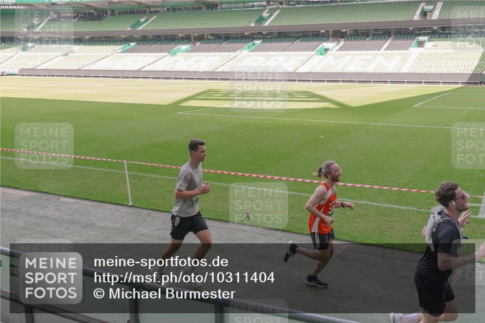 13.09.2026 - 21. swb-Marathon Bremen Michael Burmester http://msf.ph/oto/10311404 13.09.2026 12:46:38 Laufen im Stadion 195, 474, 508, 538, 567, 604, 621, 697, 788, 868, 1017, 1034, 1181, 1241, 1277, 1554, 1863, 2020, 2021, 2084, 2087, 2297, 2538, 2646, 2809, 2889, 3118, 3196, 3271, 3284, 3297, 3424, 3520, 4025, 4110, 4157, 4236, 4239, 4729, 4777, 4808, 5024, 5092, 5238, 5283, 5674, 5719, 5725, 5976, 6053, 6686, 6815, 6918, 7102, 7336, 7478, 7814, 7871, 8054, 8060, 8096, 8319, 8325, 8331, 8334, 8670, 8701, 8756, 8936, 8983, 9061, 9070, 9129, 9273, 9306, 9495, 9544, 9642, 9813, 9918, 9934, 439 meine-sportfotos.de