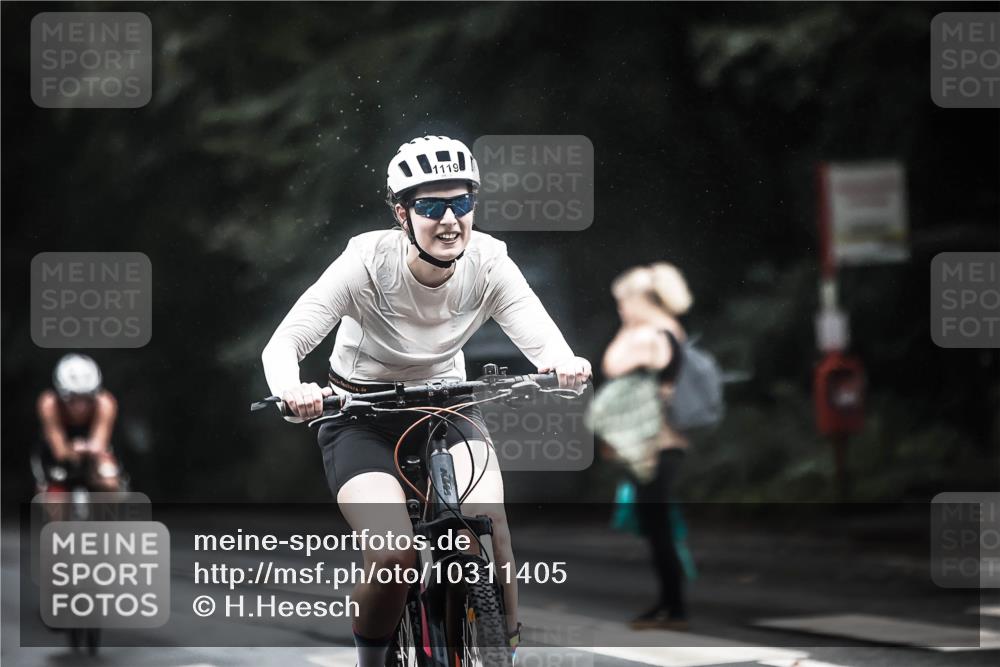 13.09.2026 - Stadtparktriathlon H.Heesch http://msf.ph/oto/10311405 13.09.2026 12:52:07 Radfahren 1079, 1112, 1119, 1252, 1287 meine-sportfotos.de