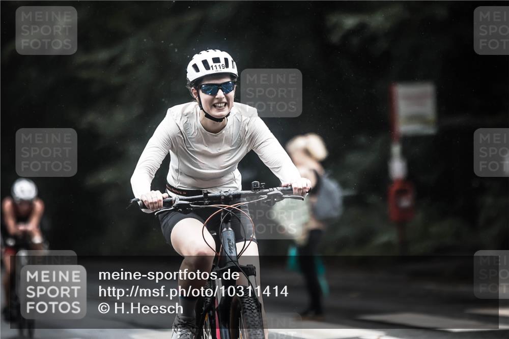 13.09.2026 - Stadtparktriathlon H.Heesch http://msf.ph/oto/10311414 13.09.2026 12:52:07 Radfahren 1079, 1112, 1119, 1252, 1287 meine-sportfotos.de