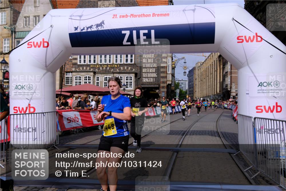 13.09.2026 - 21. swb-Marathon Bremen Tim E. http://msf.ph/oto/10311424 13.09.2026 10:53:34 Ziel 10284, 10448, 10585, 10757, 10780, 10821, 11012, 11168, 11379, 12040, 12170, 12275, 12398, 12461 meine-sportfotos.de