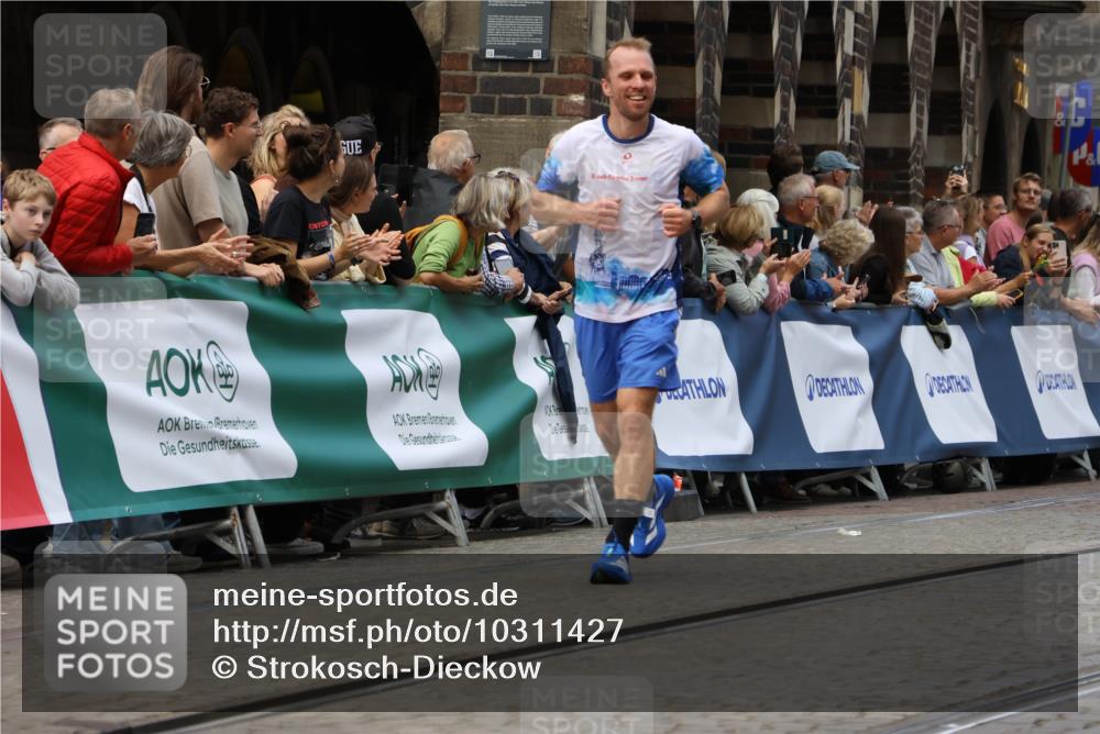 13.09.2026 - 21. swb-Marathon Bremen Strokosch-Dieckow http://msf.ph/oto/10311427 13.09.2026 13:04:06 Ziel 1090, 1587, 2889, 3500, 5024, 5143, 5719, 6973, 8096, 9642, 650, 3284, 3424, 4110, 4239, 6815, 9813 meine-sportfotos.de