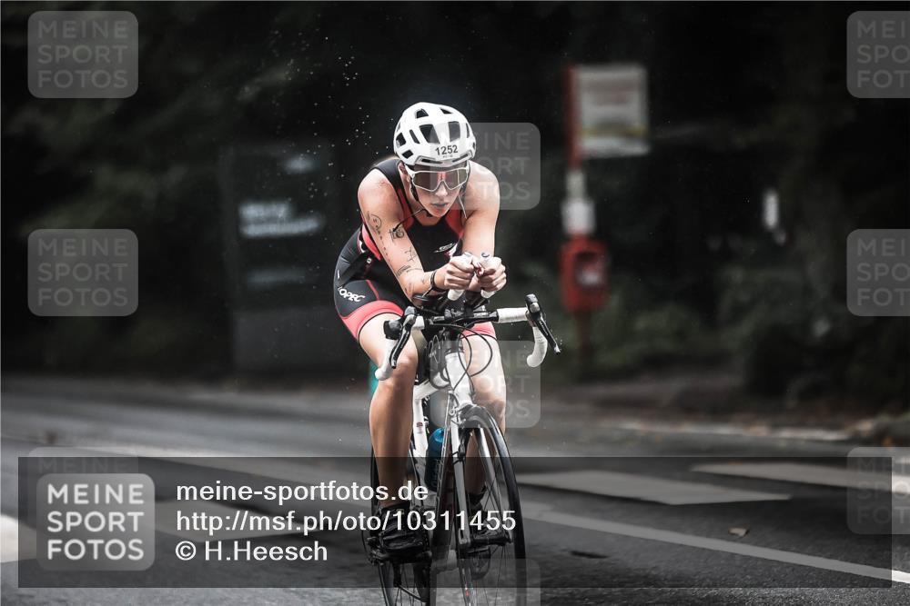 13.09.2026 - Stadtparktriathlon H.Heesch http://msf.ph/oto/10311455 13.09.2026 12:52:09 Radfahren 1079, 1112, 1119, 1252, 1287 meine-sportfotos.de