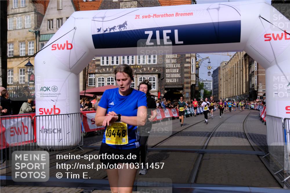 13.09.2026 - 21. swb-Marathon Bremen Tim E. http://msf.ph/oto/10311457 13.09.2026 10:53:35 Ziel 10448, 10585, 10757, 10780, 10821, 11012, 11168, 11379, 12040, 12170, 12275, 12398, 12461 meine-sportfotos.de