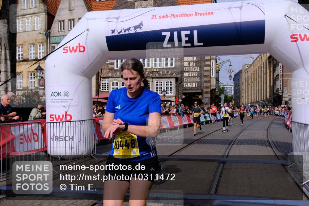 13.09.2026 - 21. swb-Marathon Bremen Tim E. http://msf.ph/oto/10311472 13.09.2026 10:53:35 Ziel 10448, 10585, 10757, 10780, 10821, 11012, 11168, 11379, 12040, 12170, 12275, 12398, 12461 meine-sportfotos.de