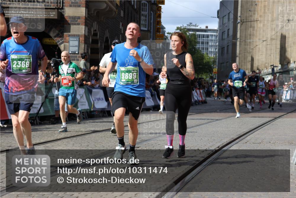 13.09.2026 - 21. swb-Marathon Bremen Strokosch-Dieckow http://msf.ph/oto/10311474 13.09.2026 13:30:40 Ziel 881, 1909, 1938, 2265, 2364, 2900, 3163, 3164, 4058, 4763, 5615, 7184, 7821, 7966, 8090, 8105, 8116, 8117, 8169, 8314, 8441, 8494, 8762, 8878, 9015, 9108, 9412, 9529, 244, 800, 834, 1533, 1771, 1841, 1926, 1941, 2985, 4251, 4920, 5600, 5681, 5802, 5822, 5900, 6343, 7012, 8616, 9290, 9507, 9653, 9767, 13090, 13215 meine-sportfotos.de