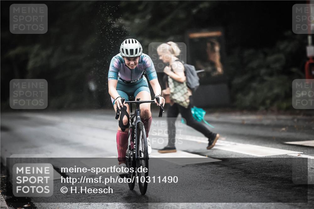 13.09.2026 - Stadtparktriathlon H.Heesch http://msf.ph/oto/10311490 13.09.2026 12:52:12 Radfahren 1112, 1119, 1252 meine-sportfotos.de