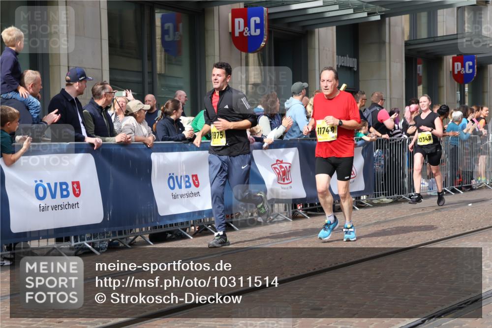 13.09.2026 - 21. swb-Marathon Bremen Strokosch-Dieckow http://msf.ph/oto/10311514 13.09.2026 10:55:27 Ziel 10203, 10243, 10297, 10374, 10379, 10423, 10529, 10550, 10703, 10788, 10809, 10881, 10952, 11377, 11510, 11557, 11748, 11862, 11975, 12030, 12108, 12125, 12143, 12150, 12188, 12348, 12484, 10256, 10555, 10725, 11001, 11014, 11414, 11466, 11631, 11910, 11941, 11977, 12201, 12218, 12258, 12348, 12549 meine-sportfotos.de