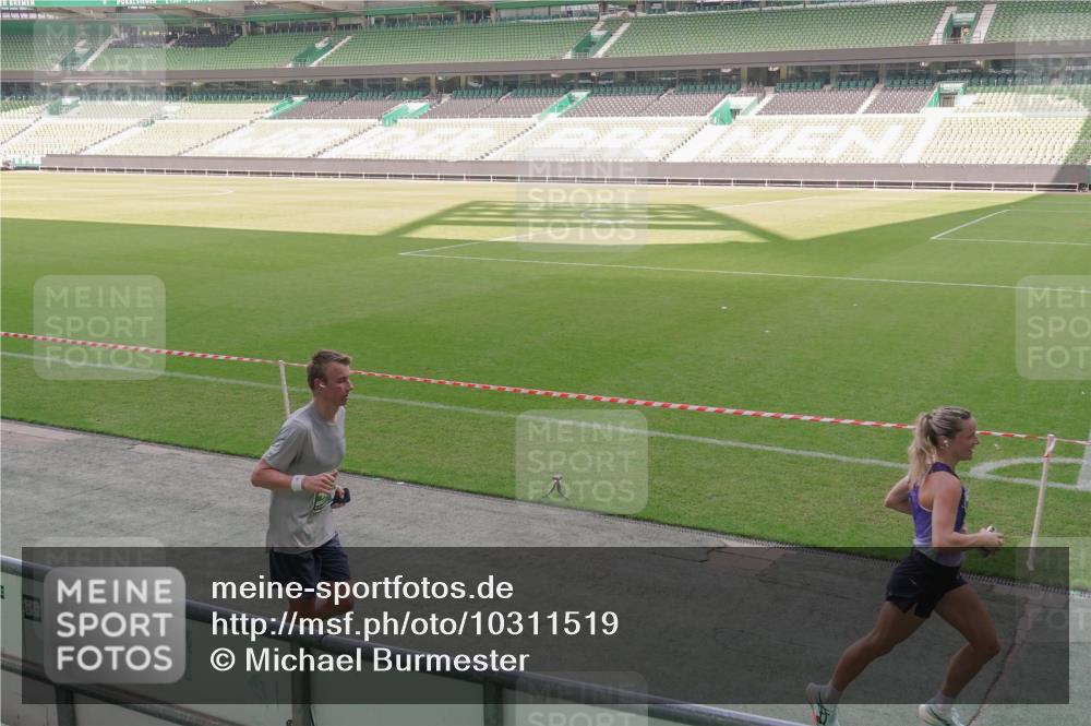 13.09.2026 - 21. swb-Marathon Bremen Michael Burmester http://msf.ph/oto/10311519 13.09.2026 12:46:48 Laufen im Stadion 195, 474, 538, 567, 604, 621, 697, 788, 868, 1017, 1034, 1181, 1241, 1277, 1554, 1863, 2021, 2084, 2087, 2266, 2297, 2538, 2646, 2809, 2889, 3118, 3196, 3284, 3297, 3424, 3520, 4025, 4110, 4157, 4236, 4239, 4614, 4729, 4777, 4808, 4992, 5024, 5238, 5283, 5674, 5719, 5725, 5976, 6053, 6686, 6784, 6815, 6918, 7102, 7336, 7814, 7871, 8060, 8319, 8325, 8331, 8334, 8670, 8701, 8756, 8936, 8983, 9061, 9070, 9273, 9495, 9544, 9689, 9813, 9918, 9934, 439 meine-sportfotos.de