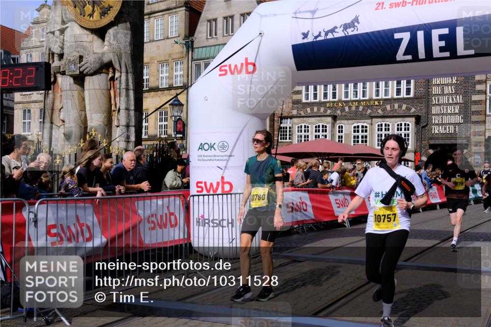 13.09.2026 - 21. swb-Marathon Bremen Tim E. http://msf.ph/oto/10311528 13.09.2026 10:53:39 Ziel 10448, 10585, 10757, 10780, 10821, 10886, 11012, 11168, 11379, 11590, 12040, 12056, 12170, 12275, 12308, 12461 meine-sportfotos.de