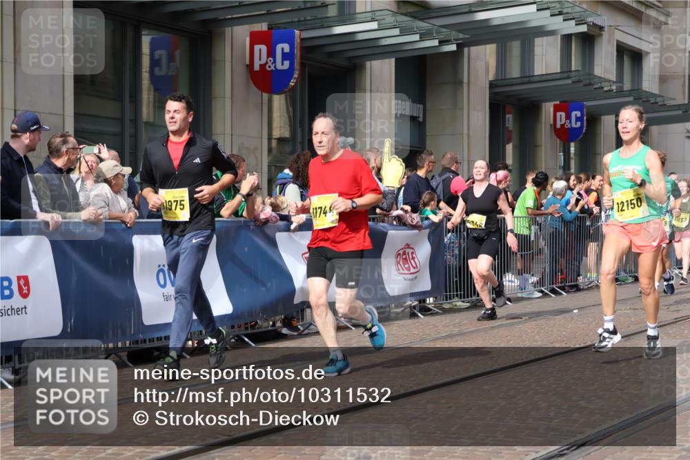 13.09.2026 - 21. swb-Marathon Bremen Strokosch-Dieckow http://msf.ph/oto/10311532 13.09.2026 10:55:27 Ziel 10203, 10243, 10297, 10374, 10379, 10423, 10529, 10550, 10703, 10788, 10809, 10881, 10952, 11377, 11510, 11557, 11748, 11862, 11975, 12030, 12108, 12125, 12143, 12150, 12188, 12348, 12484, 10256, 10555, 10725, 11001, 11014, 11414, 11466, 11631, 11910, 11941, 11977, 12201, 12218, 12258, 12348, 12549 meine-sportfotos.de